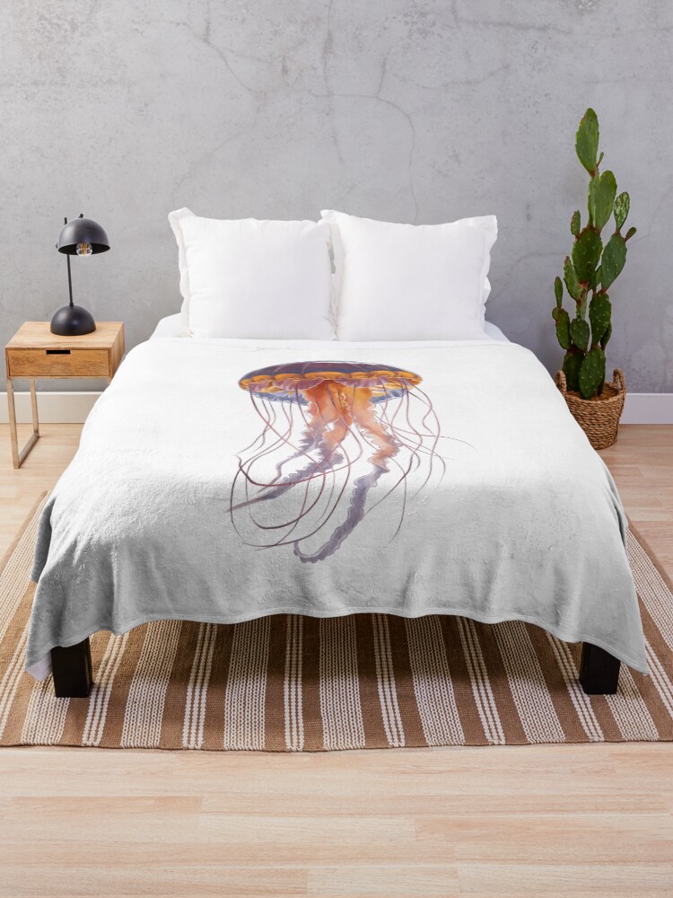 Imagen 1 de 6, Manta con la obra Una elegante medusa se desliza por las profundidades., diseñada y vendida por IraPana.