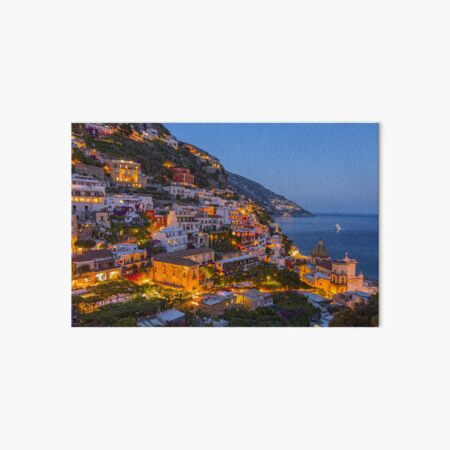 Artikel-Vorschau von Ein ruhiger Blick auf die Amalfiküste in Italien, designt und verkauft von Aptine.