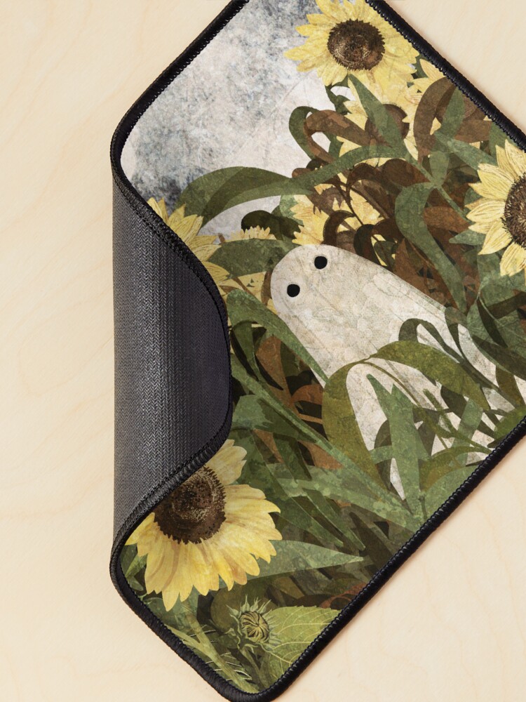 Aperçu 2 sur 5. Tapis de souris avec l'œuvre Il y a encore un fantôme dans le champ de tournesols... créée et vendue par katherineblower.