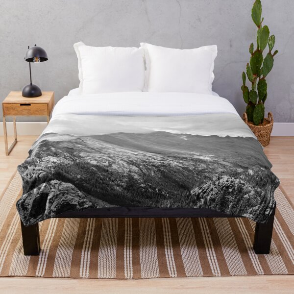 Artikelvorschau, Colorado Rocky Mountains Schwarzweiß - Zufallsbild Nr. 10 entworfen und verkauft von JCTRUTHERshop.