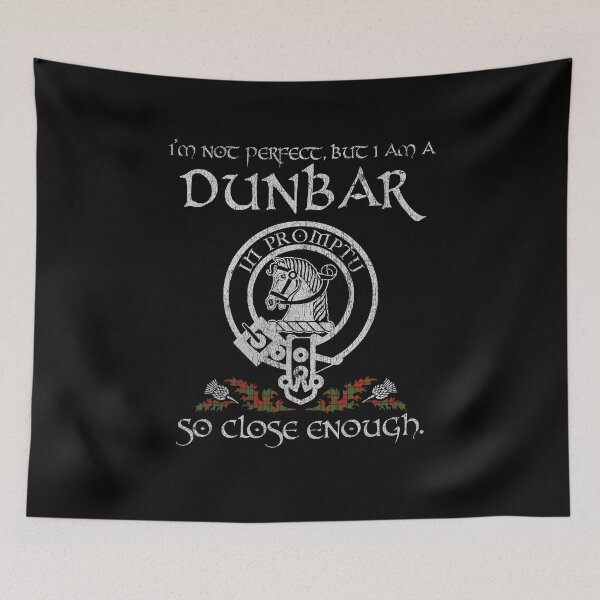 Artikelvorschau, Dunbar Clan Schottischer Nachname Wappen Abzeichen Motto Tartan Sporran Kilt Männer Frauen entworfen und verkauft von Clan1093.