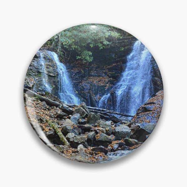 Artikelvorschau, Soco Falls Schönes Duo Maggie Valley North Carolina Vertikal entworfen und verkauft von LisaWootenPhoto.