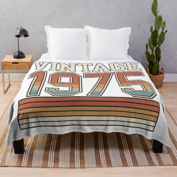 Artikelvorschau, Jahrgang 1975 entworfen und verkauft von Angry Swan Designs.
