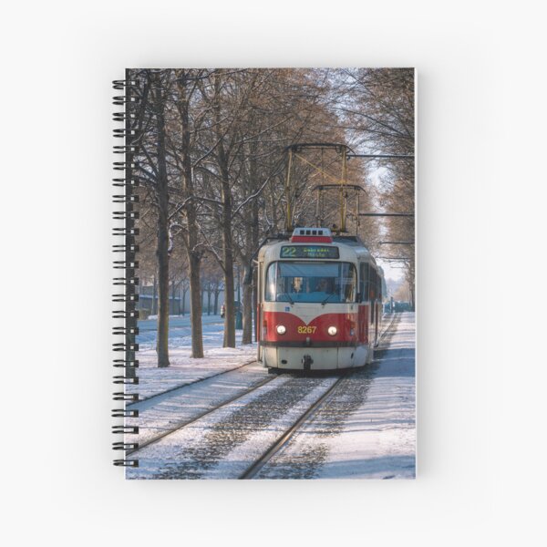 Aperçu de l'œuvre Tramway sur une route enneigée près du château de Prague créée et vendue par WorldScenery.