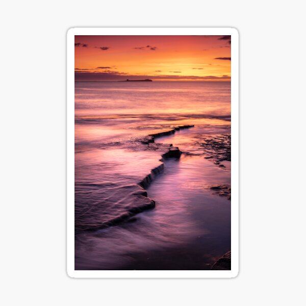 Artikel-Vorschau von Intensiver Sonnenaufgang in Bamburgh, designt und verkauft von Lenscraft by Robin Whalley.