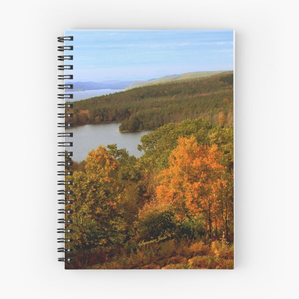 Artikelvorschau, Eine Herbstansicht des Quabbin entworfen und verkauft von SummerJade.