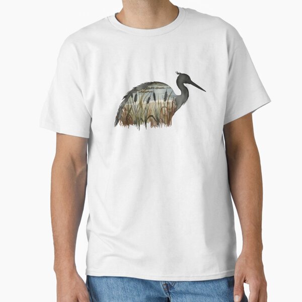 Aperçu de l'œuvre Silhouette de grue avec aquarelle incrustée d'une scène de nature dans un parc national ou une forêt, Sauvez notre nature sauvage pour la faune, faites de la randonnée et du camping, T-shirts classiques et autocollants créée et vendue par Mama.Does.Designs.