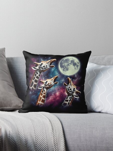 Artikel-Vorschau von Drei Giraffen heulen den Mond an. Lustiges, seltsames, verfluchtes Meme, designt und verkauft von Kimberley King Art  King Art.