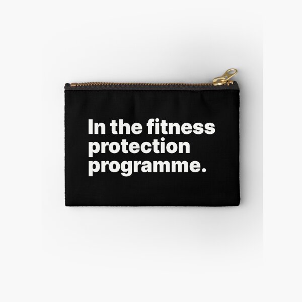Aperçu de l'œuvre Dans le programme de protection de la condition physique | Texte blanc créée et vendue par ThingsOnTees.