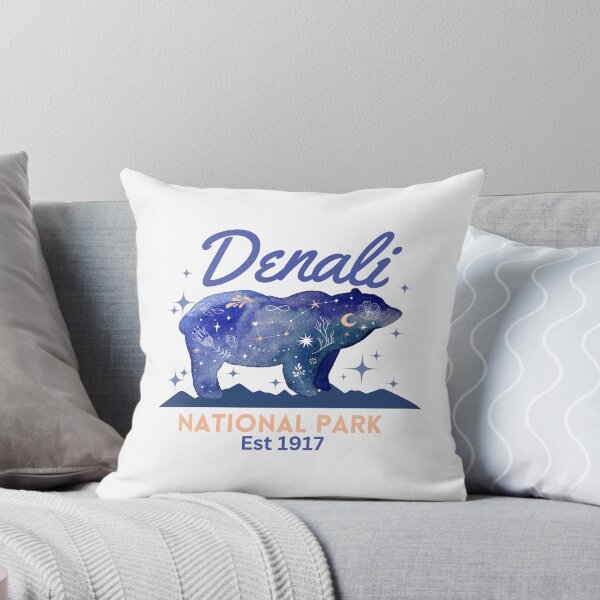 Aperçu de l'œuvre Autocollant classique pour t-shirt Ours du parc national de Denali créée et vendue par ThinkNature!.