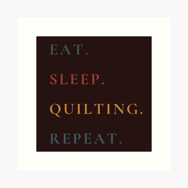 Aperçu de l'œuvre Répétition de quilting « Eat Sleep » – Citation de quilting rétro – Passionné de quilting créée et vendue par Wiss2Arts.