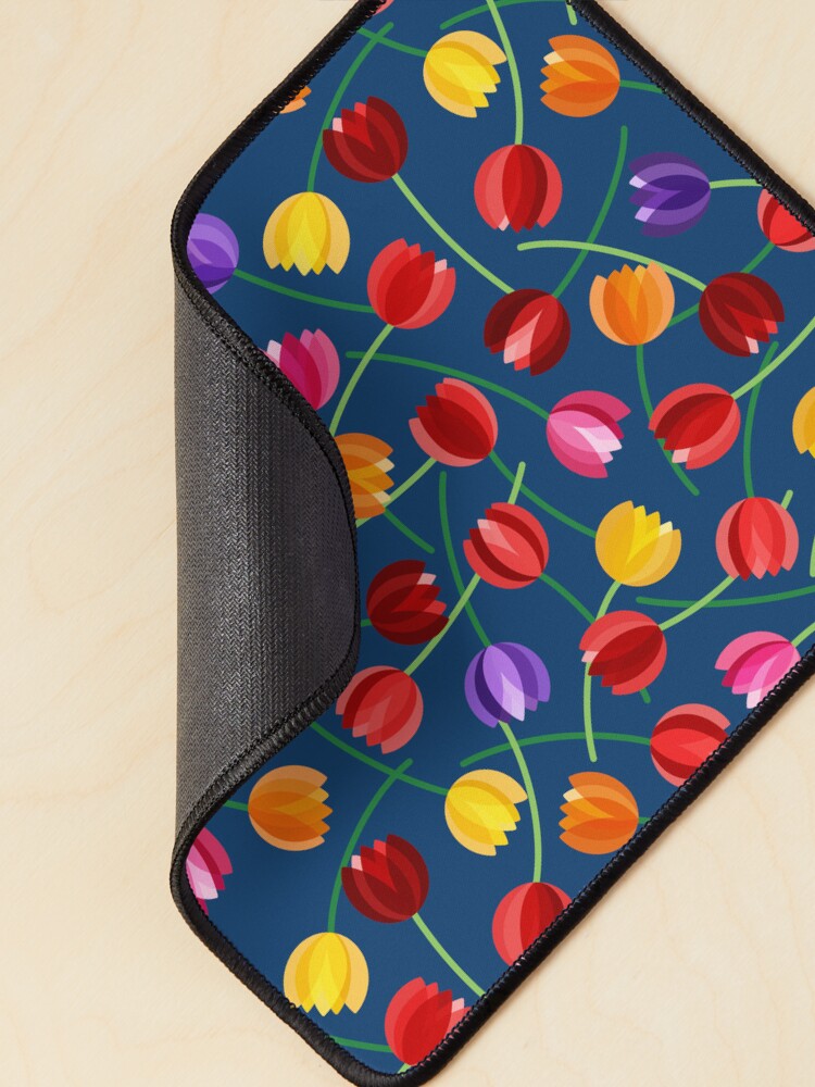 Aperçu 2 sur 5. Tapis de souris avec l'œuvre Tulipes vibrantes créée et vendue par spoonlessmarket.