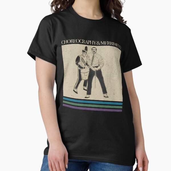Vista previa del artículo con la obra «Coreografía y alegría - Departamento de banda de música de Severance - Severance - Lumon - Camisa de Mr Milchick», diseñado y vendido por Esquilinqe.