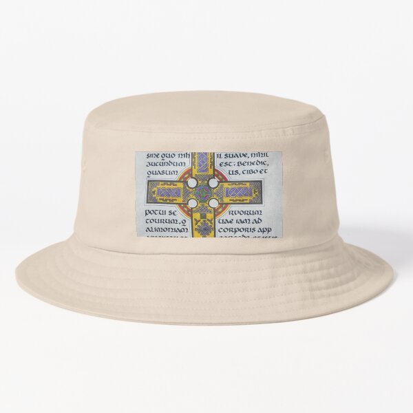 Vista previa del artículo con la obra «Cruz de inspiración celta con manuscrito latino», diseñado y vendido por SandLDesign.