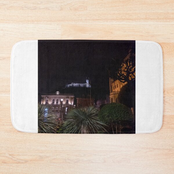 Artikelvorschau, Europäische Architektur bei Nacht – Moody Urban Art Print entworfen und verkauft von tommy3613.