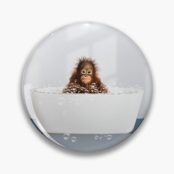 Artikelvorschau, Babyaffe in moderner Badewanne, Blaudruck, Babyaffe badet, Tiere in der Badewanne, Kunst von Synplus entworfen und verkauft von synplus.