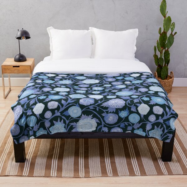 Artikelvorschau, Flower Power Handgemalte blaue Aquarellblumen entworfen und verkauft von Goddessart.