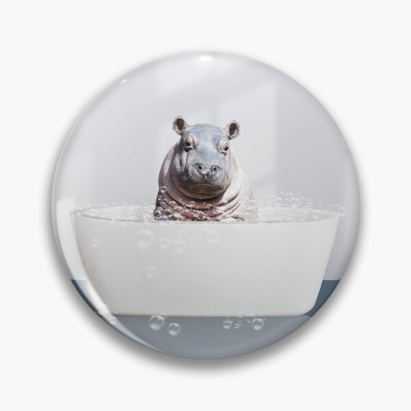 Artikelvorschau, Baby Nilpferd in moderner Badewanne Blaudruck, Baby Nilpferd Baden, Tiere in der Badewanne Kunst von Synplus entworfen und verkauft von synplus.