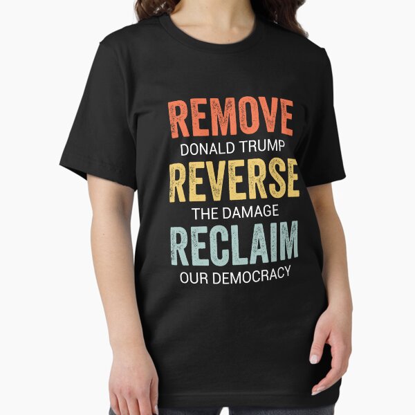 Vista previa del artículo con la obra «Eliminar Revertir Recuperar Protestar Trump», diseñado y vendido por ChicTeeshop.