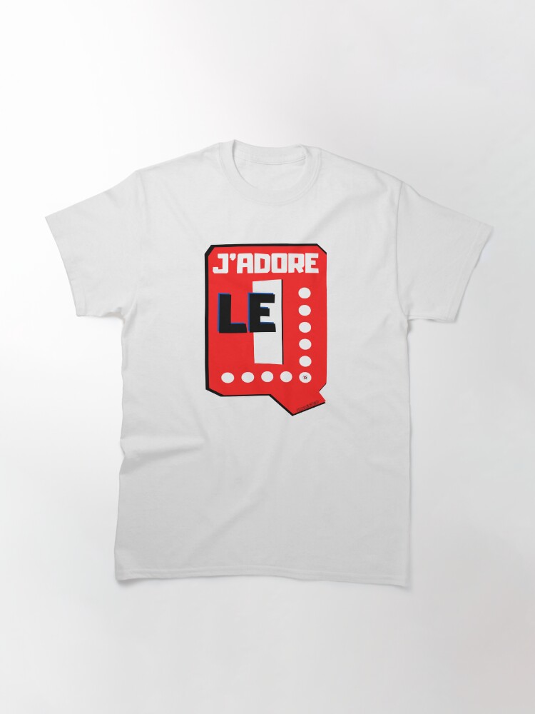 Aperçu 3 sur 7. T-shirt classique avec l'œuvre J'ADORE LE Q. créée et vendue par Vinidal.