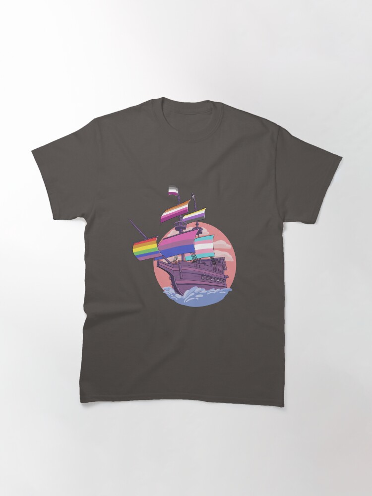 Thumbnail 3 von 7, Classic T-Shirt, Pride Piratenschiff designt und verkauft von RaccoonOverlord.