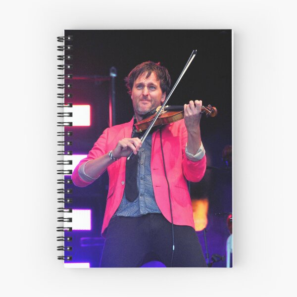 Artikelvorschau, Jon Boden tritt live mit Bellowhead auf entworfen und verkauft von AndyEvansPhotos.