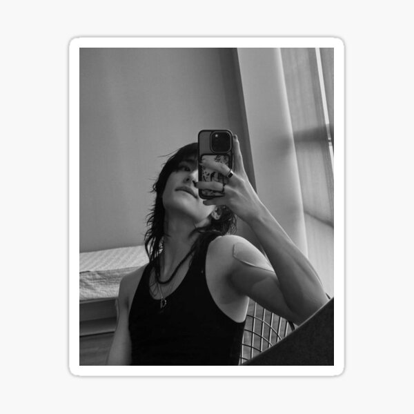 Artikel-Vorschau von Hyunjin-Fotokarten-Vampir Stray Kids Mixtape dominATE ESCAPE 스트레이 키즈 ätherische Rizz-Vibes Boyfriend-Material SKZ Kpop, designt und verkauft von Kpop-Noona.