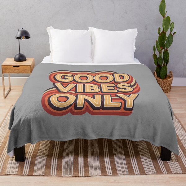 Aperçu de l'œuvre T-shirt "Good Vibes Only" - Style Rétro Positif créée et vendue par Indoni.