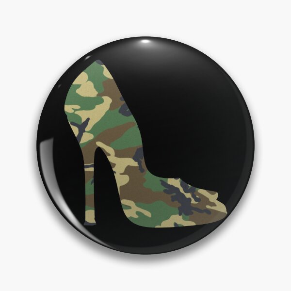 Aperçu de l'œuvre Talons Woodland Camo Chaussures à talons hauts camouflage pour femmes créée et vendue par DynamicDesign.