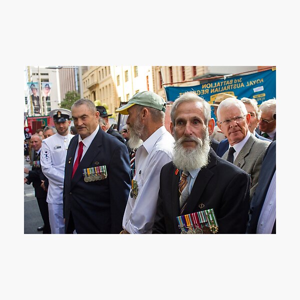 Aperçu de l'œuvre Anciens combattants à Anzac Day créée et vendue par Andrew  Makowiecki.