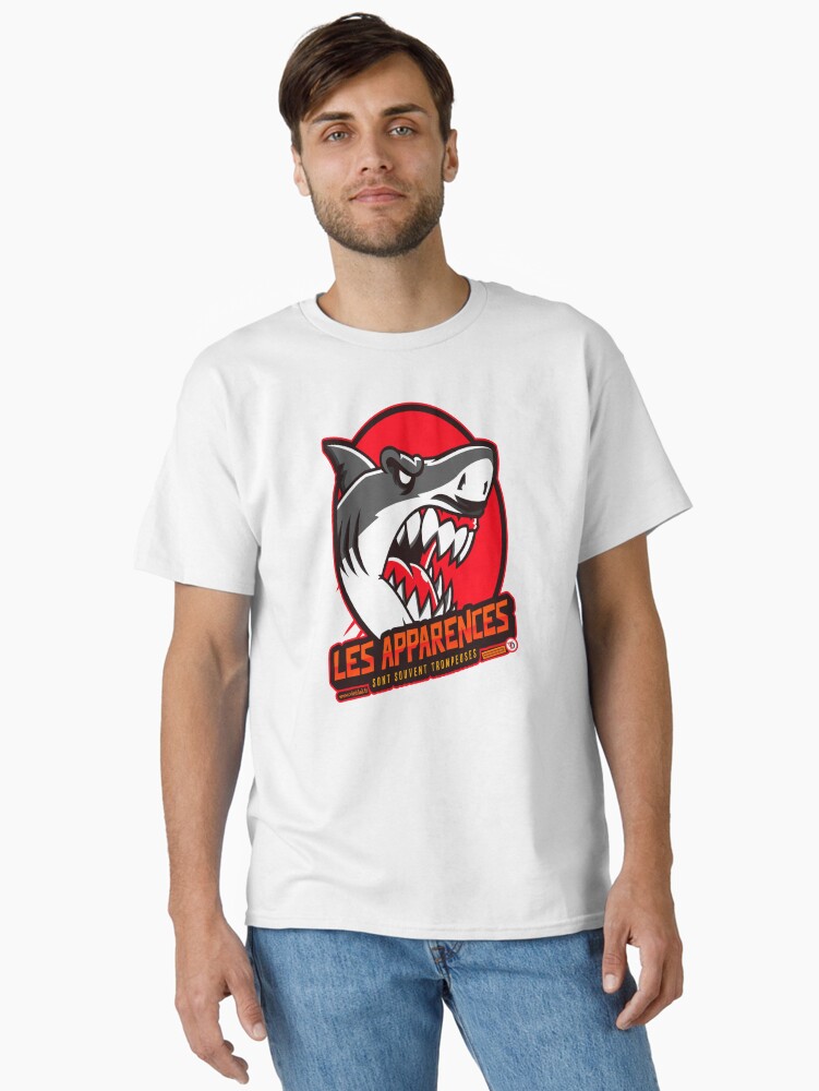 Aperçu 1 sur 7. T-shirt classique avec l'œuvre Les Apparences. créée et vendue par Vinidal.