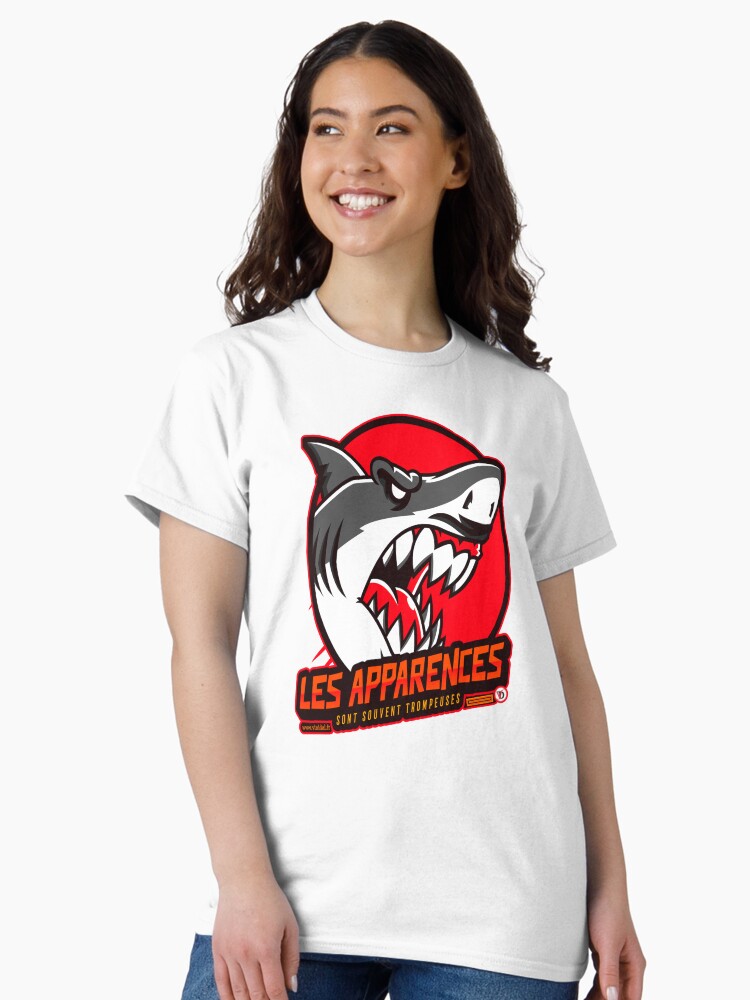 Aperçu 2 sur 7. T-shirt classique avec l'œuvre Les Apparences. créée et vendue par Vinidal.