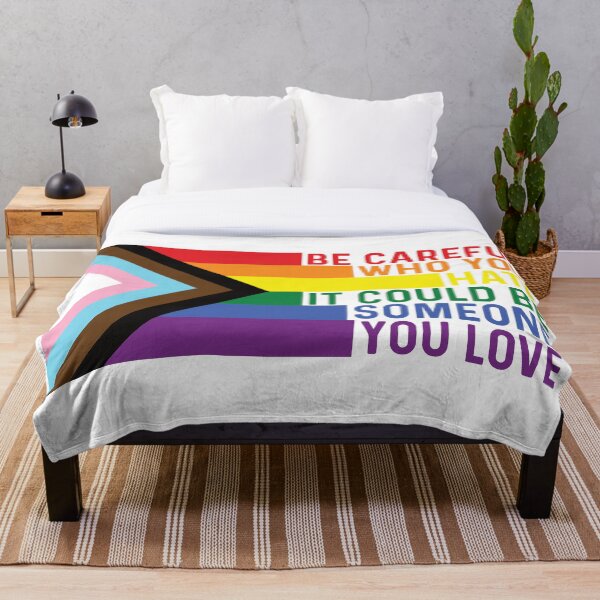 Aperçu de l'œuvre Faites attention à qui vous détestez, cela pourrait être quelqu'un que vous aimez. Fierté LGBTQ créée et vendue par BuxomBabe21.
