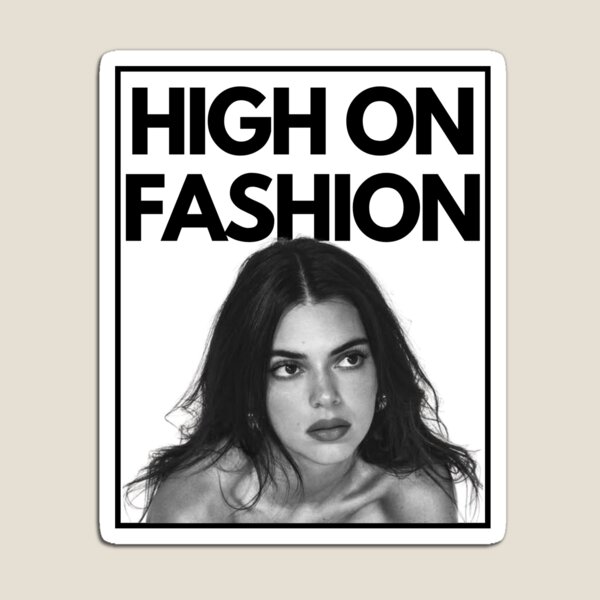 Aperçu de l'œuvre High on Fashion – Portrait de citation tendance de Kendall Jenner créée et vendue par ayylucyy.