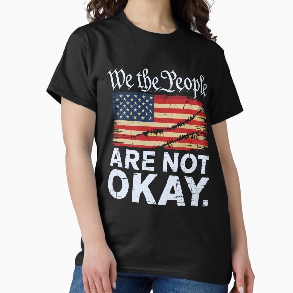 Aperçu de l'œuvre Nous, le peuple, ne sommes pas d'accord T-shirt de protestation avec drapeau américain en détresse créée et vendue par designleon19.