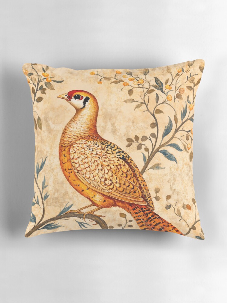 Aperçu 3 sur 4. Coussin avec l'œuvre Forêt florale de faisans de William Morris créée et vendue par MidCenturyStore.