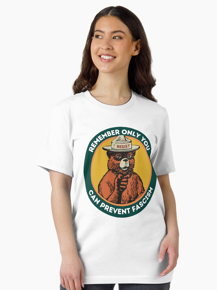 Thumbnail 2 von 7, Essential T-Shirt, Smokey Resist Bear Antifaschismus FDT designt und verkauft von Hajuji.