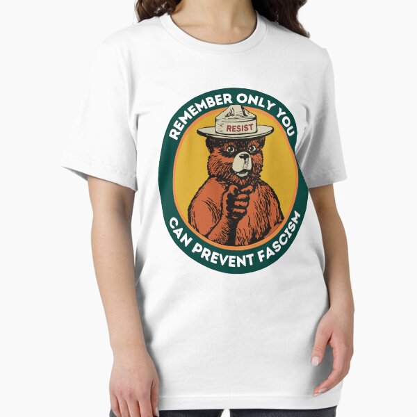 Vista previa del artículo con la obra «Smokey Resist Bear Antifascismo FDT», diseñado y vendido por Hajuji.