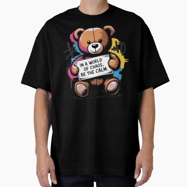 Vista previa del artículo con la obra «Banksy - Oso Ted - En un mundo de caos. Mantén la calma.», diseñado y vendido por 123ks.