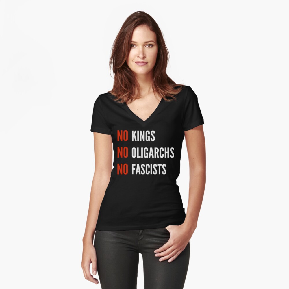 Artikel-Vorschau von Tailliertes T-Shirt mit V-Ausschnitt, designt und verkauft von ArtVixen.
