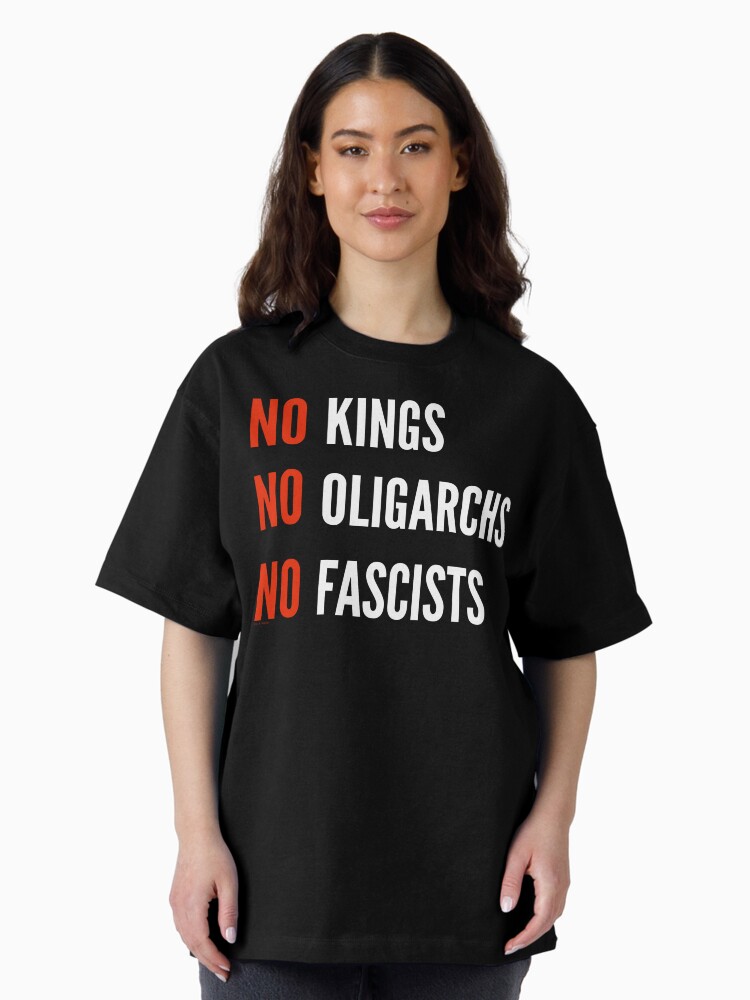 Thumbnail 2 von 7, Oversized T-Shirt, Keine Könige Oligarchen Faschisten designt und verkauft von ArtVixen.