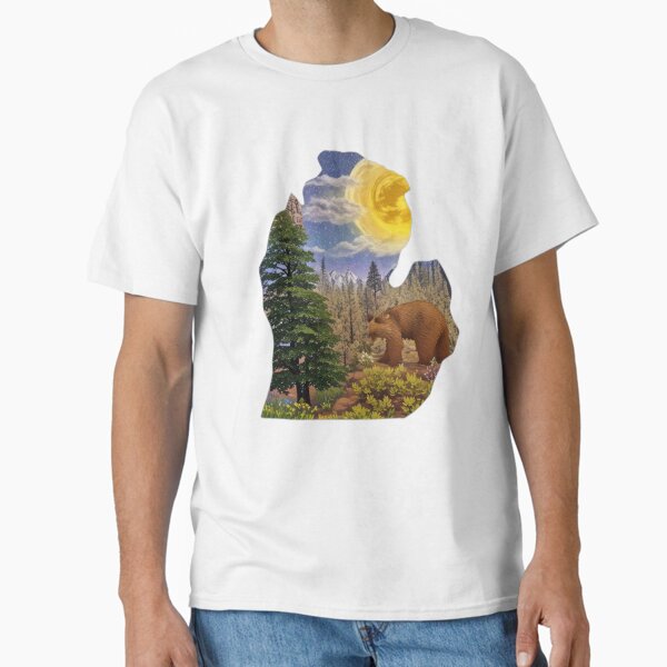 Momma Bear Bella Lives in the Forest. Classic T-Shirt