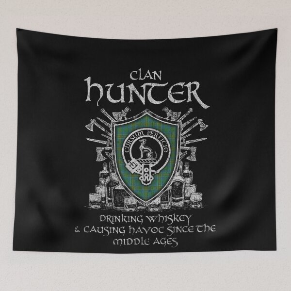 Artikelvorschau, Clan Hunter von Hunterston trinkt Whisky und verursacht Chaos Erbe Wappen Tartan Plaid entworfen und verkauft von Clan1093.