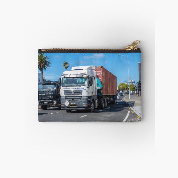 Item preview, 2018 Sinotruck C7 6x4 designed and sold by OsRPhotography.