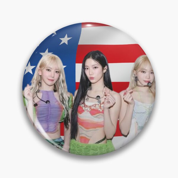 Aperçu de l'œuvre Drapeau américain KPOP Le Sserafim, mème drôle de drapeau américain Kpop créée et vendue par StarBunnyDesign.