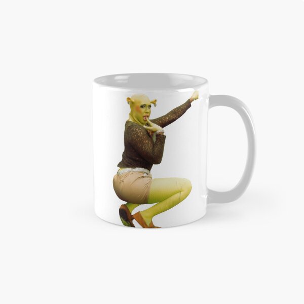 Artikelvorschau, Kori King als Shrek bei einem Fotoshooting entworfen und verkauft von whosmaru___.