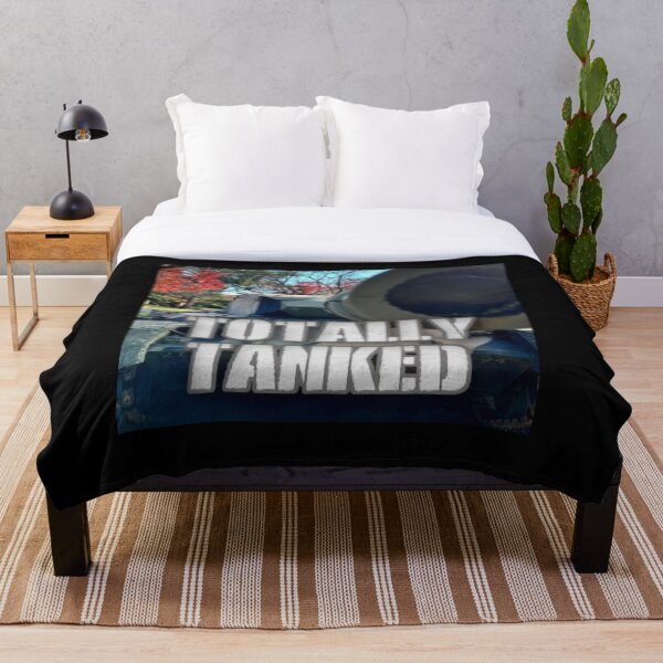Aperçu de l'œuvre Totalement Tanked, le t-shirt avec logo créée et vendue par TotallyTanked.