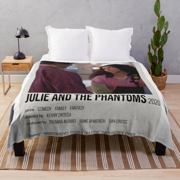 Artikelvorschau, Julie und die Phantome Filmplakat 01 entworfen und verkauft von jennamcmahon.