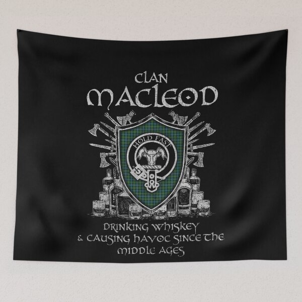 Artikelvorschau, Clan MacLeod of Skye trinkt Whisky und verursacht Chaos Erbe Wappen Tartan Plaid entworfen und verkauft von Clan1093.