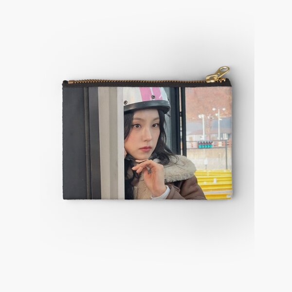 Artikelvorschau, ITZY GOLD IMAGINÄRER FREUND YEJI MIDZY entworfen und verkauft von Valereekmerch.